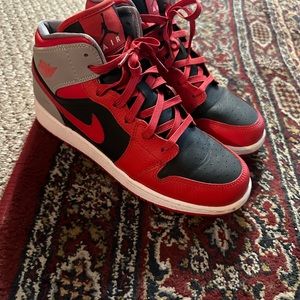 Jordan 1 black and red with grey heel size 6.5 youth